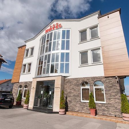 Hotel Stari Krovovi Veternik 외부 사진