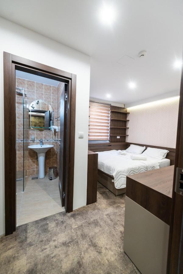 Hotel Stari Krovovi Veternik 외부 사진