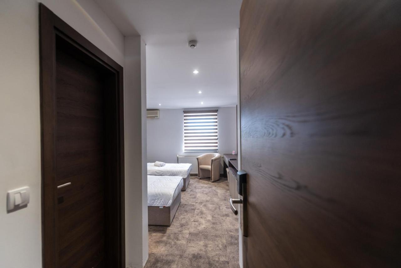 Hotel Stari Krovovi Veternik 외부 사진
