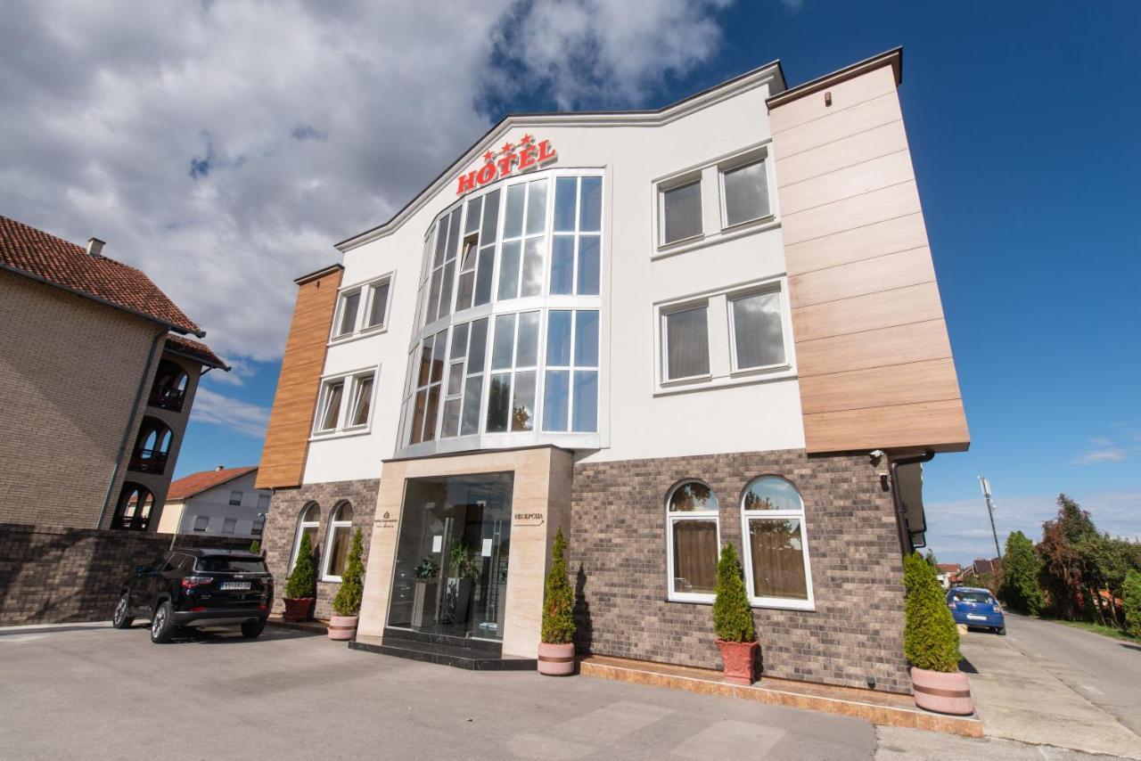 Hotel Stari Krovovi Veternik 외부 사진