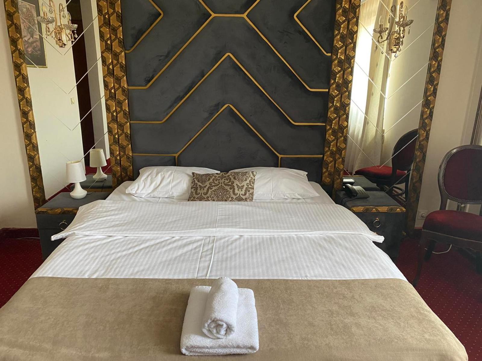 Hotel Stari Krovovi Veternik 외부 사진