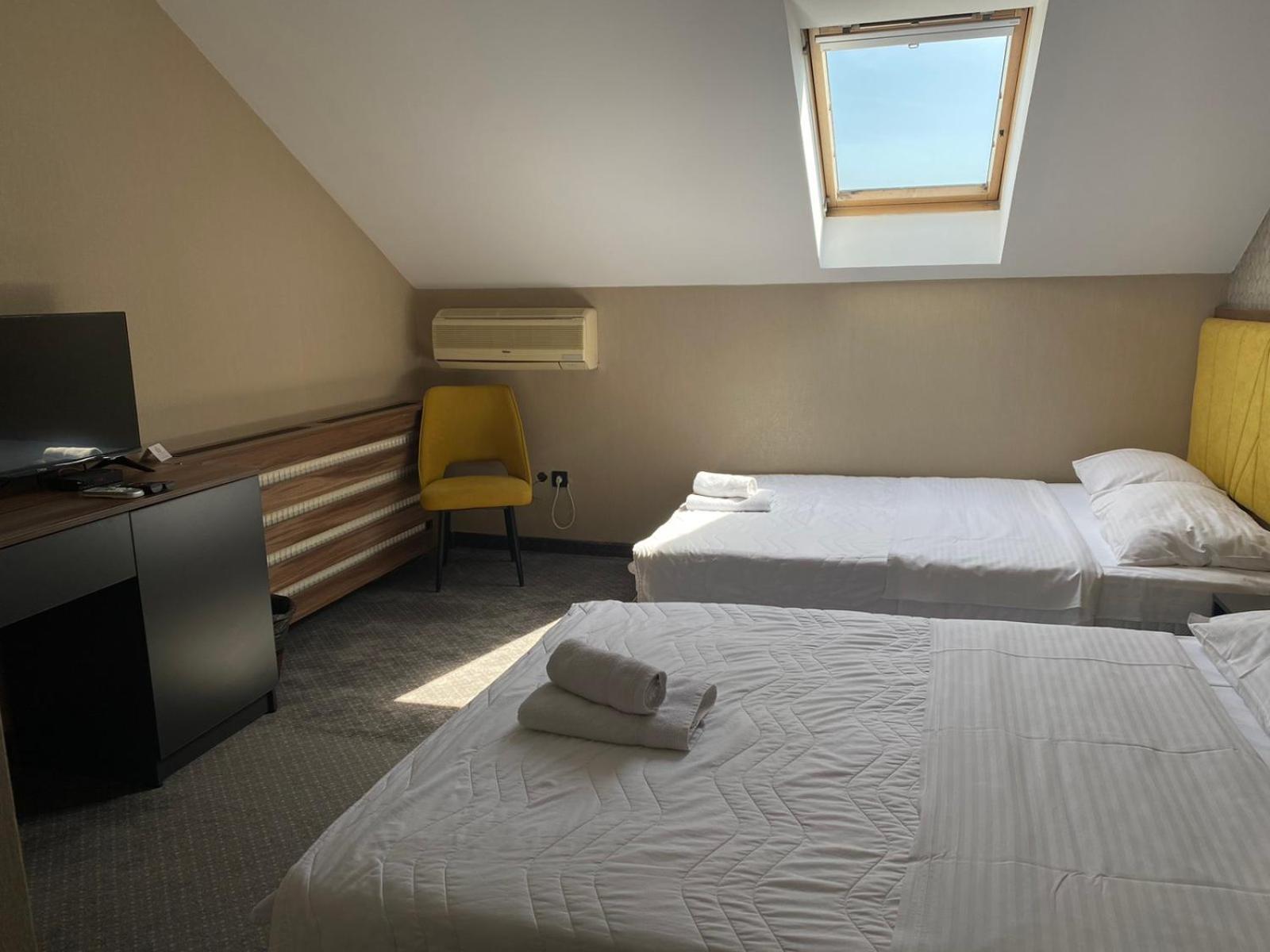 Hotel Stari Krovovi Veternik 외부 사진
