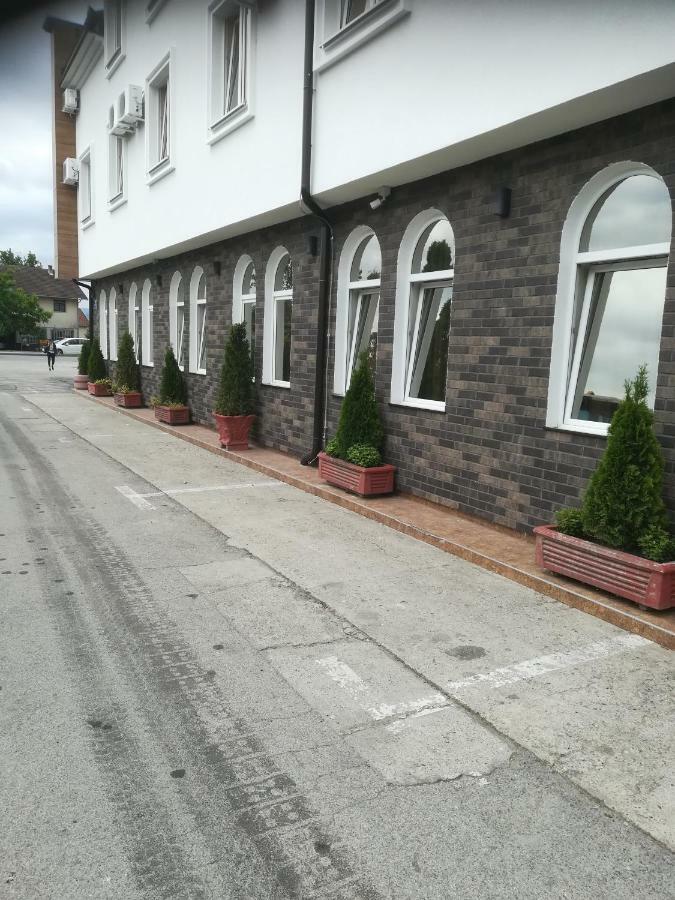 Hotel Stari Krovovi Veternik 외부 사진
