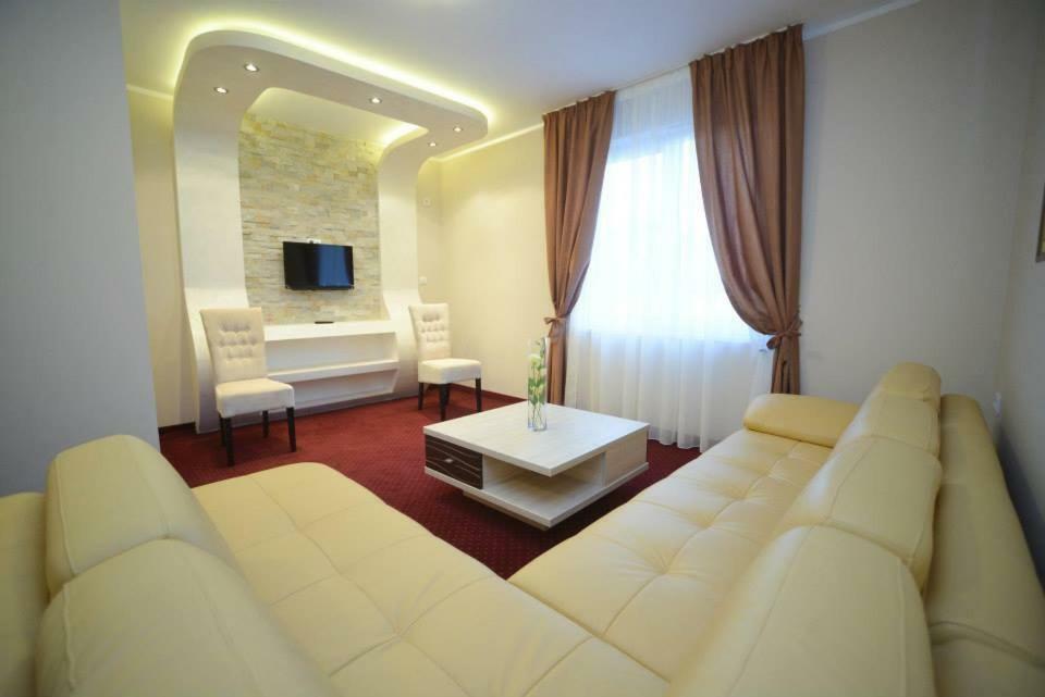 Hotel Stari Krovovi Veternik 외부 사진